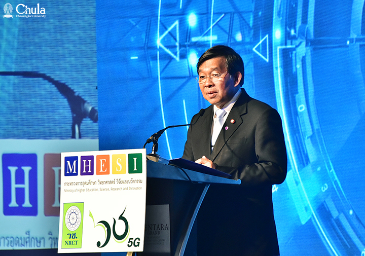 “มหกรรมงานวิจัย 2563”จุฬาฯ รับเกียรติบัตรรับรองวิทยากรหลักสูตรการพัฒนานักวิจัย