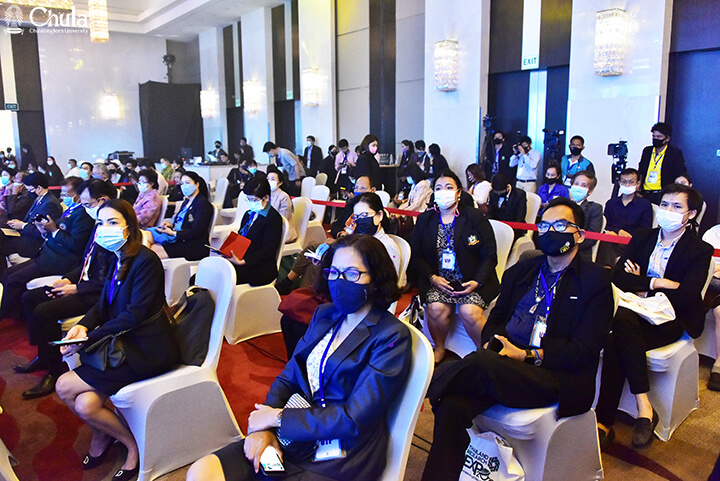 “มหกรรมงานวิจัย 2563”จุฬาฯ รับเกียรติบัตรรับรองวิทยากรหลักสูตรการพัฒนานักวิจัย