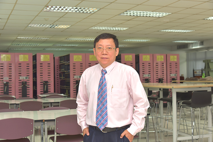 ผู้ช่วยศาสตราจารย์ น.สพ.สิริพงศ์ เกียรติกิตติคุณ หัวหน้าภาควิชาศัลยศาสตร์ และผู้อำนวยการโรงพยาบาลสัตว์เล็ก คณะสัตวแพทยศาสตร์ จุฬาฯ