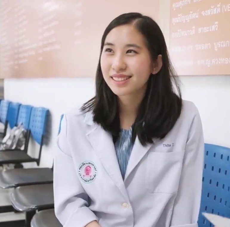 Dr. Thita Taecholarn, a resident veterinarian at the Cardiology Clinic, Urology Clinic, Diabetic Clinic, Small Animal Hospital, Faculty of Veterinary Science, Chulalongkorn University