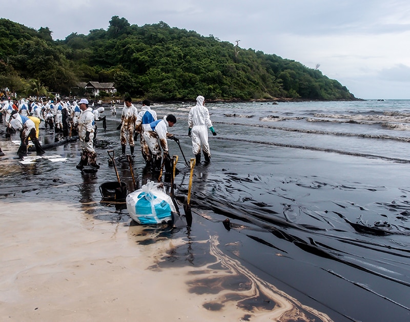 oil spills at sea