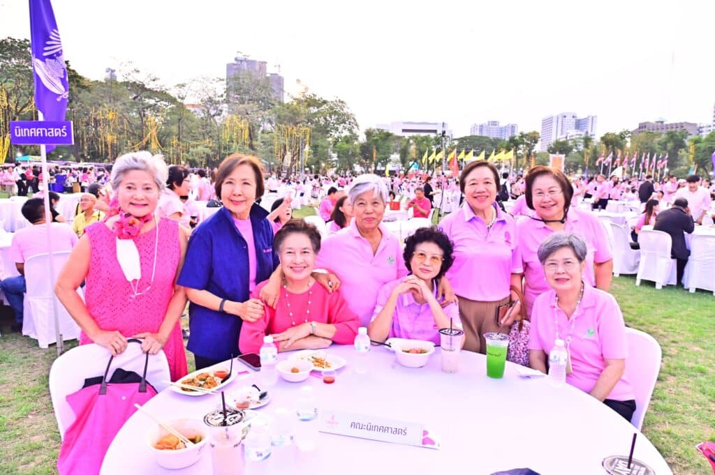 The Chulalongkorn University Alumni Association under the King's Patronage (CUAA) bonded together during the 107th Chula Anniversary Homecoming event.