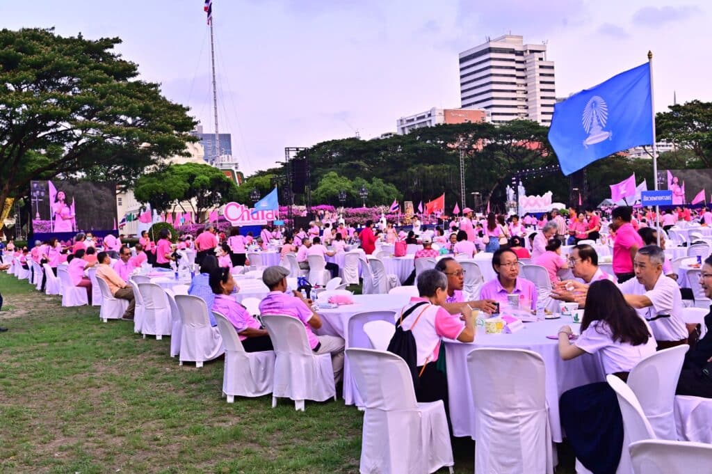 The Chulalongkorn University Alumni Association under the King's Patronage (CUAA) bonded together during the 107th Chula Anniversary Homecoming event.