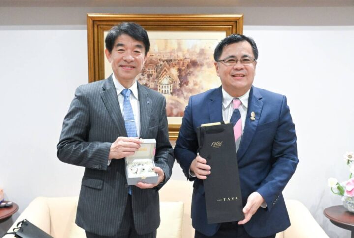 Prof. Naoto Ohtake, Ph.D., President and Chief Executive Officer, Institute of Science Tokyo, Japan (left) and Professor Dr. Wilert Puriwat, President, Chulalongkorn University (right)