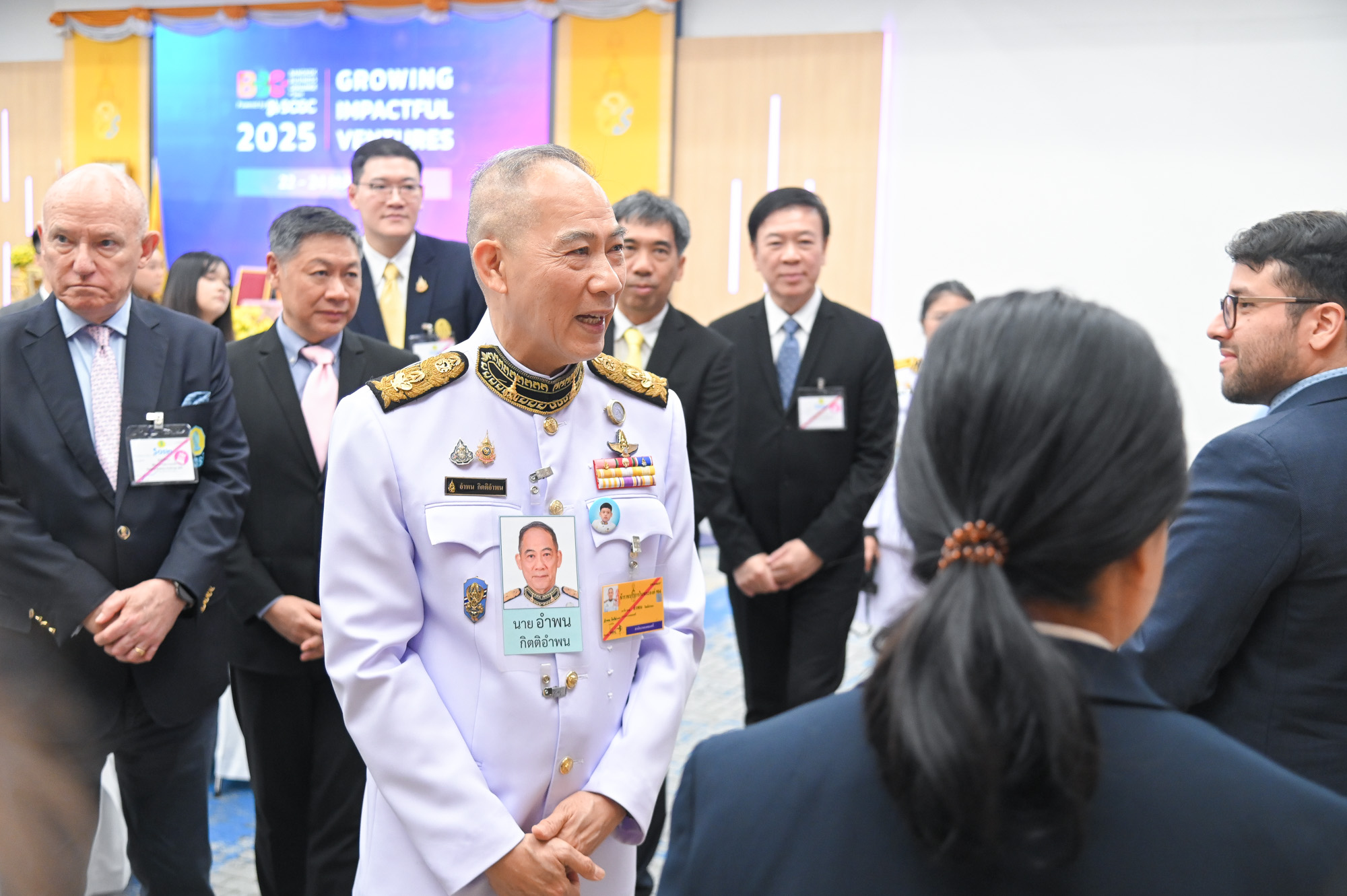 Representing His Majesty the King, the Privy Councillor, Presents Awards to the Winning Team of the Bangkok Business Challenge 2025 