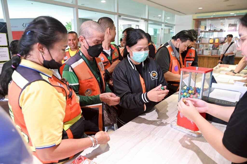 Chula and ThaiHealth Launch Local Project to Support Drivers and Vendors