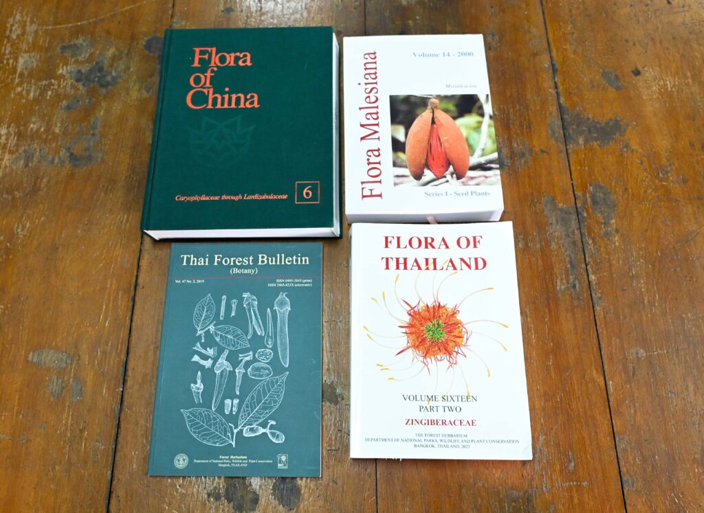 หนังสือทางอนุกรมวิธานพืชเพื่อใช้การตรวจวิเคราะห์ระบุวงศ์ สกุล และชื่อของพืช