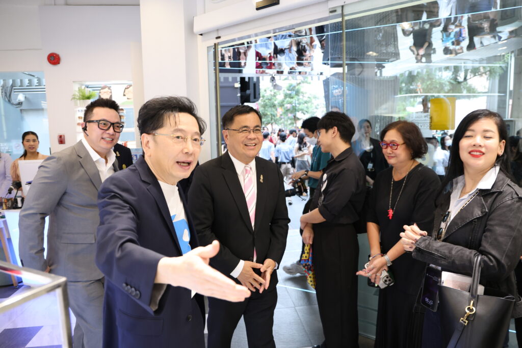 Chula Congratulates Ray-Ban and Top Charoen Executives at Ray-Ban Pop-Up Event, Siam Square 