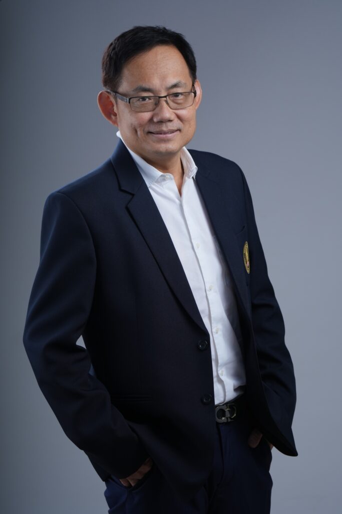 ศ. นพ.สุเทพ อุดมแสวงทรัพย์ ศัลยแพทย์โรคอ้วน และผู้อำนวยการศูนย์รักษ์พุง 
โรงพยาบาลจุฬาลงกรณ์
