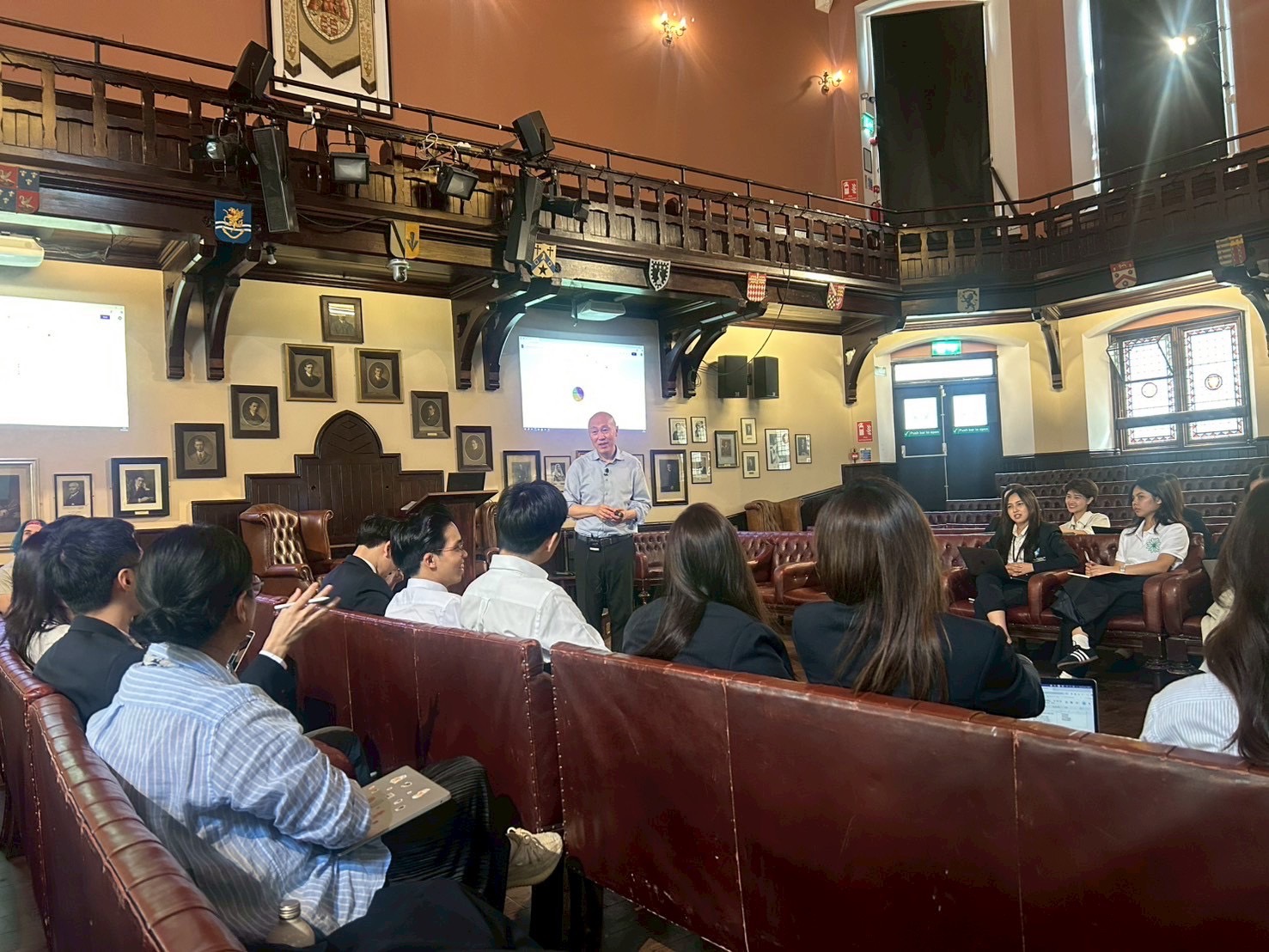 Chula President Leads MBM Students to Study at the University of Cambridge to Broaden Global Branding Perspectives 