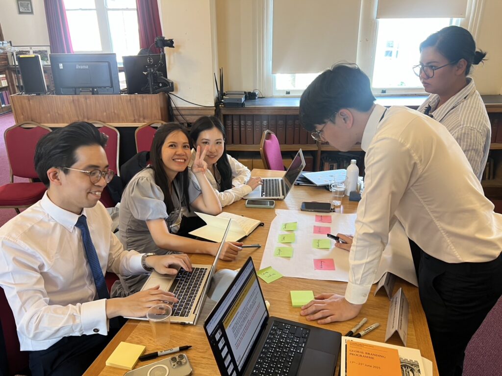 Chula President Leads MBM Students to Study at the University of Cambridge to Broaden Global Branding Perspectives 