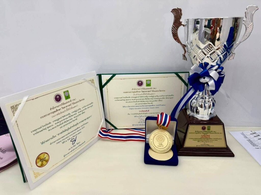“Albumin Extract for Dogs from Lipemic Plasma” by Chula Students and Faculty Wins Gold Medal and Innovation Award at Thailand Research Expo 2025