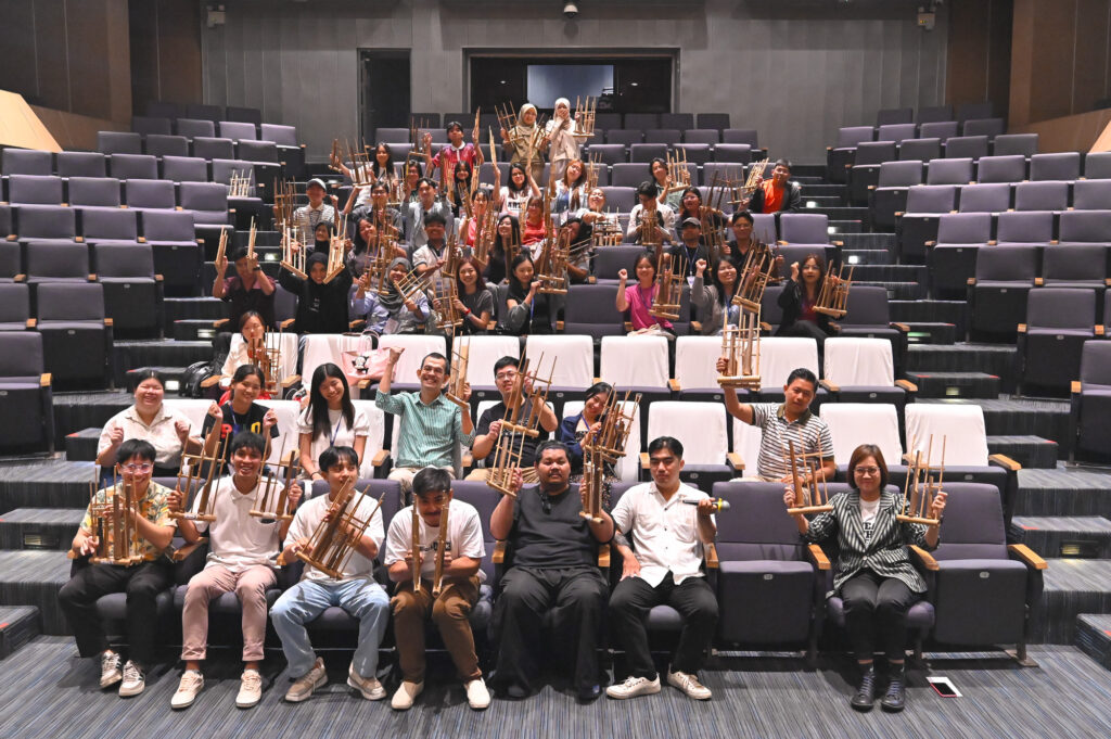 Former Prime Minister Joins Special Lecture and Panel Discussion at “World Peace Talk” during the Chula-AUN Summer Camp 2025 