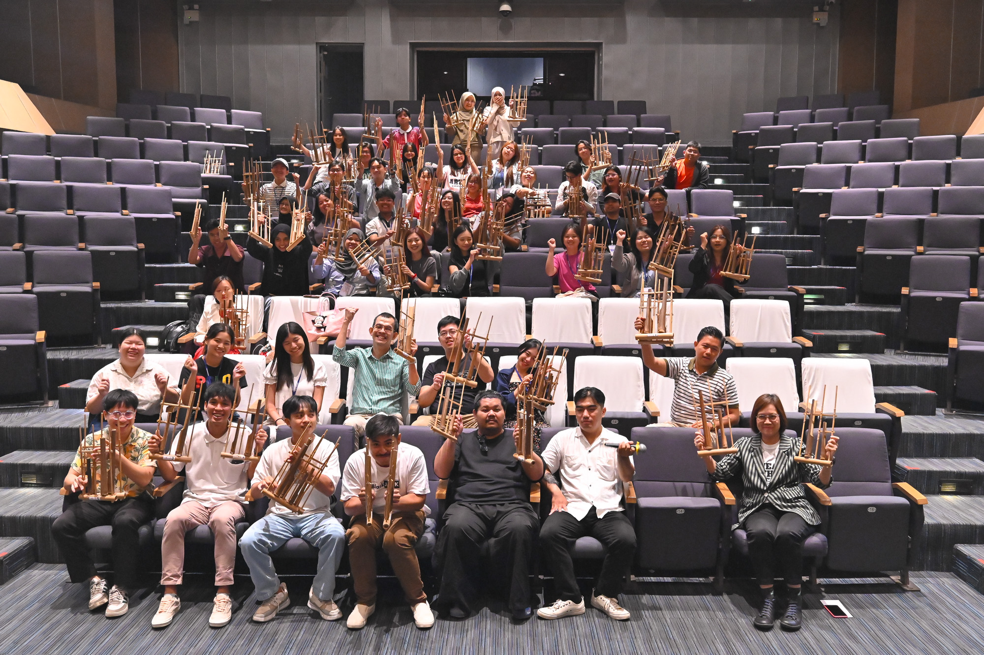 Former Prime Minister Joins Special Lecture and Panel Discussion at “World Peace Talk” during the Chula-AUN Summer Camp 2025 
