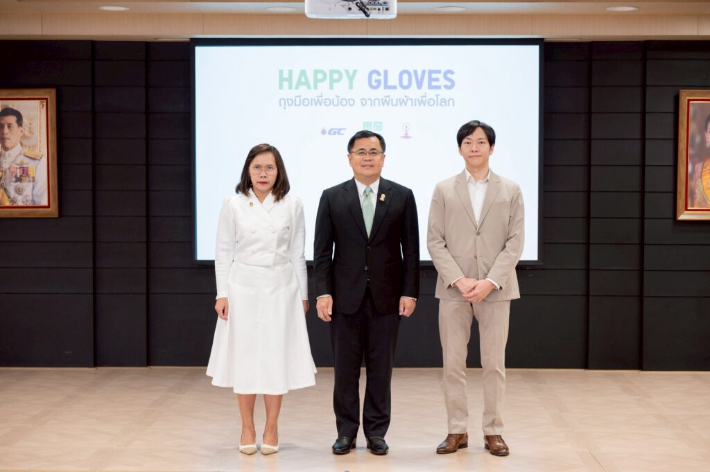 Chulalongkorn University and UNIQLO Launch Happy Gloves Project to Support Children with Cerebral Palsy 