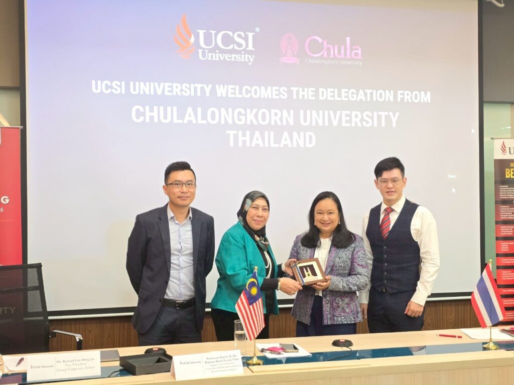 Mr. Richard Lim Ming Jye, Vice President, Group Corporate Affairs, UCSI (left), 
Prof. Datuk Ts Dr. Rohana Binti Yusof, Deputy Vice-Chancellor (Academic & Internationalisation), UCSI (2nd from left), Professor Parichart Sthapitanonda, Vice President, Chulalongkorn University (3rd from left), 
and Asst. Prof. Dr. Ake Pattaratanakun, Chief Brand Officer, Chulalongkorn University (4th from left)