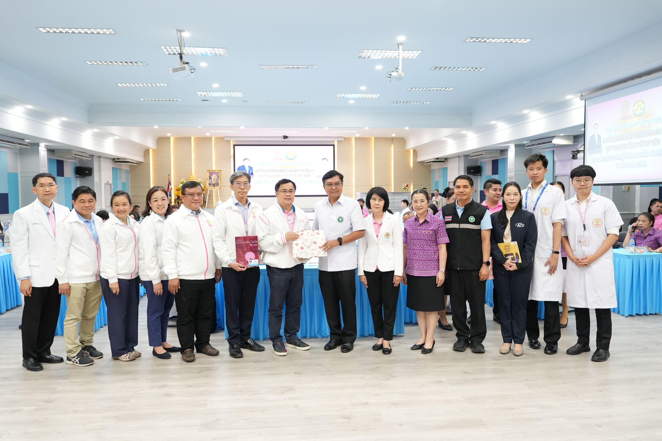 Chula President Visits Surin to Meet Alumni, Soldiers, and Civilians Injured in Border Clashes—Offers Scholarships and Support Equipment 