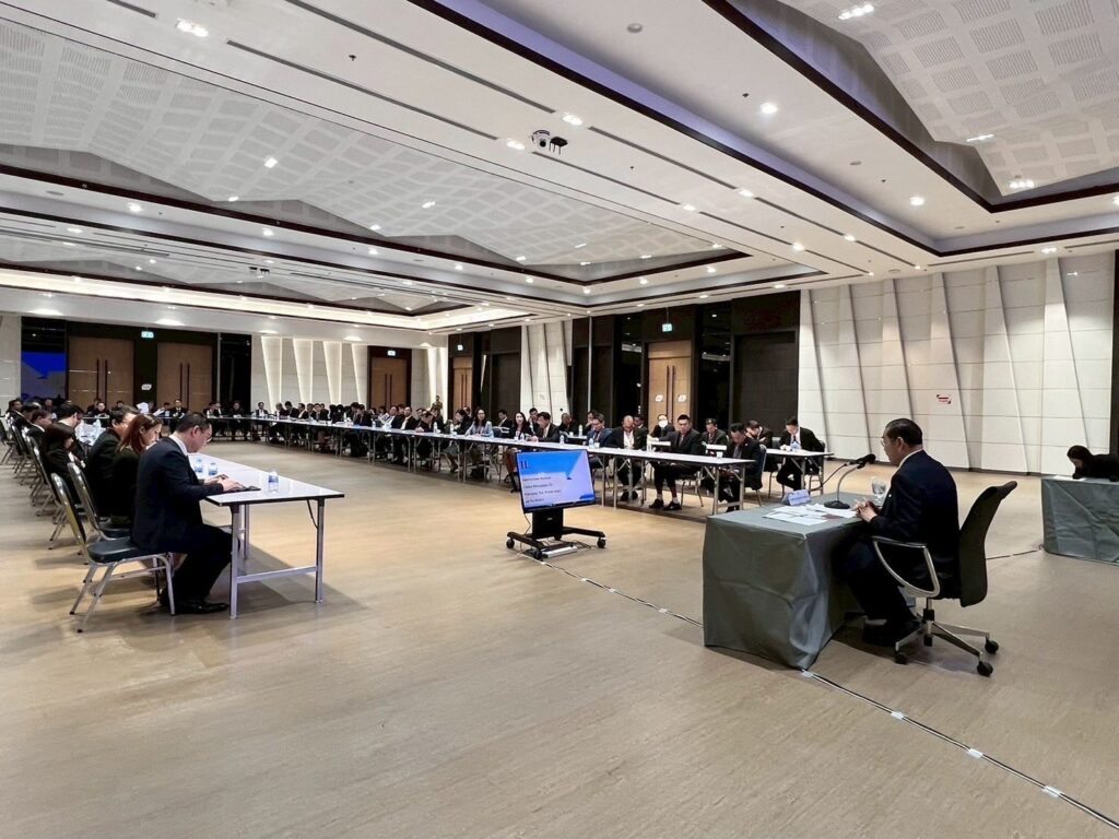 Professor Dr. Surakiart Lectures at the Chief Judge Training Program (Class 26) on “Global Society and Politics” 