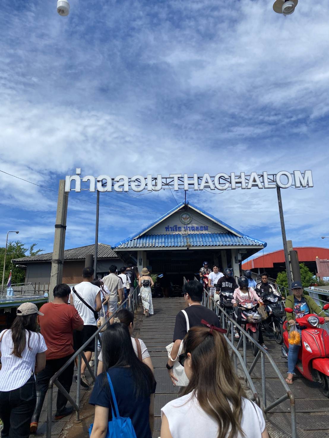 Sasin MBA Students Engage in Sustainable Branding with Tha Chalom Community