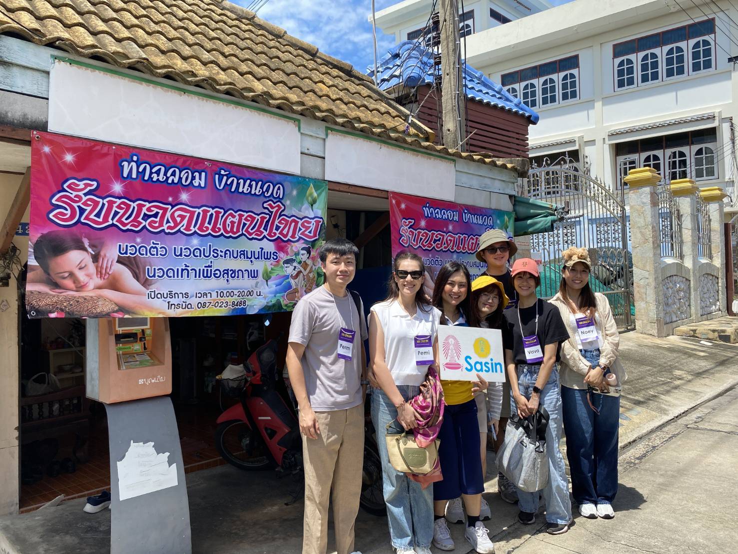 Sasin MBA Students Engage in Sustainable Branding with Tha Chalom Community