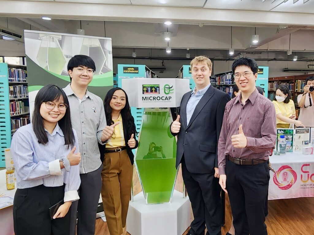 MICROCAP เครื่องต้นแบบตั้งอยู่ที่ห้องสมุดคณะวิทยาศาสตร์ จุฬาฯ และทีมงาน Start Up