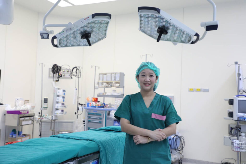 รศ. พญ. นฤชา จิรกาลวสาน หัวหน้าศูนย์นิทราเวช รพ.จุฬาฯ 
และนายกสมาคมโรคจากการหลับแห่งประเทศไทย