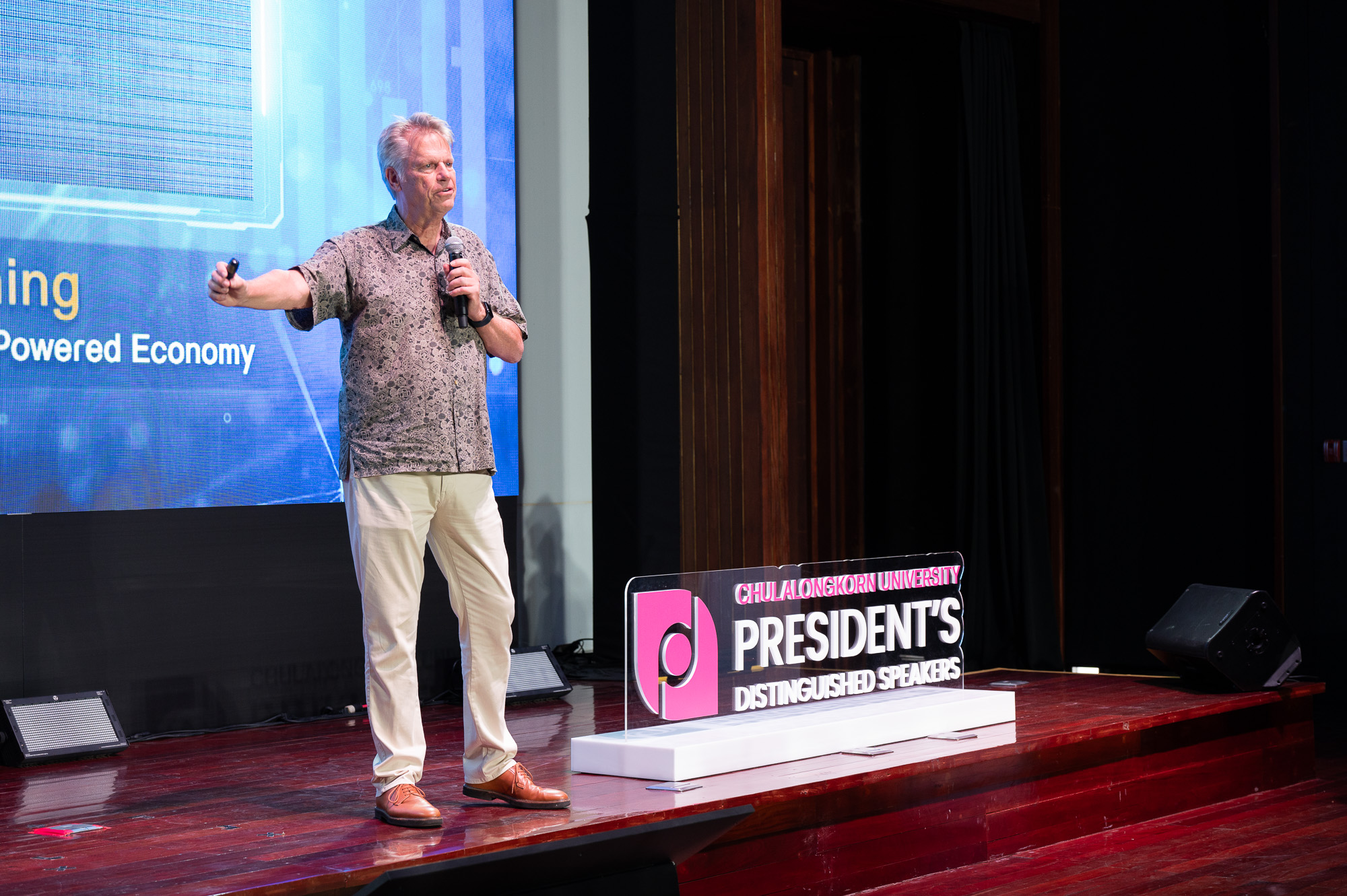 การบรรยายพิเศษเรื่อง “Purpose-Driven Learning: The Human Foundation for Flourishing in an AI-Powered Economy”

Dr.Victor Strecher