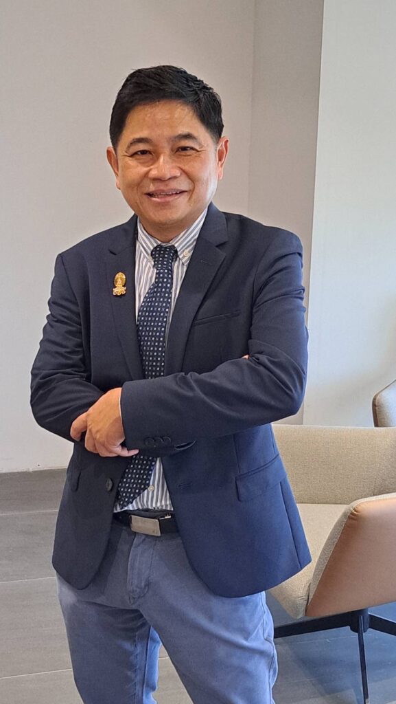 ศ. นพ.รังสรรค์ ฤกษ์นิมิตร ผู้ช่วยอธิการบดี อาจารย์คณะแพทยศาสตร์ จุฬาลงกรณ์มหาวิทยาลัย และแพทย์ผู้เชี่ยวชาญด้านการส่องกล้องระบบทางเดินอาหาร