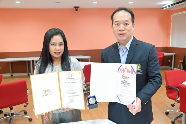 รศ. น.สพ.ก้องเกียรติและทีมงานได้รับรางวัล Silver Medal หรือเหรียญเงิน ในงาน The 50th Geneva International Exhibition of Inventions 2025 
และสิ่งประดิษฐ์และนวัตกรรมยอดเยี่ยมที่มอบโดยสำนักงานการวิจัยแห่งชาติ หรือวช.
