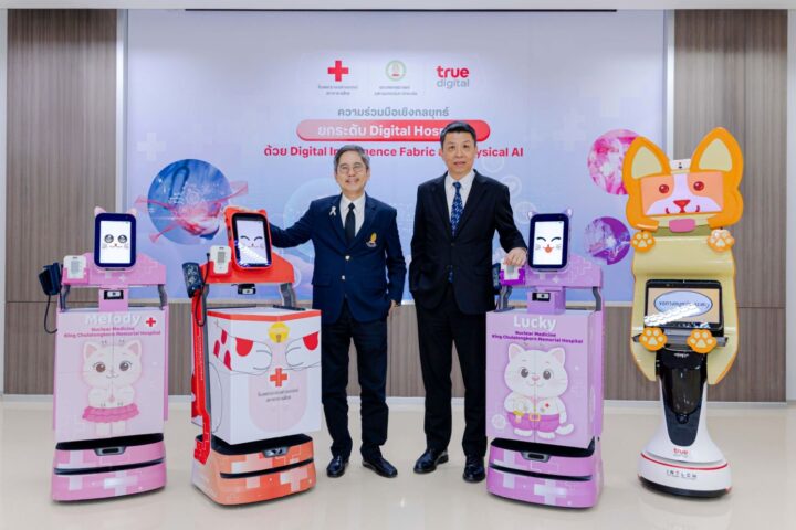 Associate Professor Dr. Jiruth Sriratanaban, MD, Director of King Chulalongkorn Memorial Hospital, Thai Red Cross Society, and Dean of the Faculty of Medicine, Chulalongkorn University (left) & Mr. Ekaraj Panjavinin, Chief Digital Officer of True Corporation Public Company Limited (right)