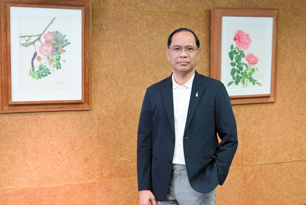 คุณกรรชิต จิตระทาน ผู้อำนวยการสำนักบริหารศิลปวัฒนธรรม
